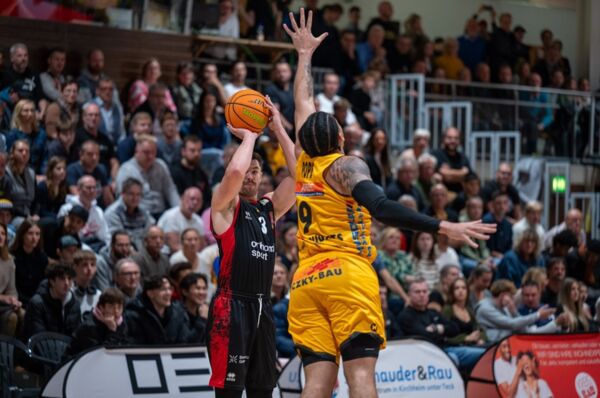 Bejubelten in Kirchheim einen Sieg: Luca Finn Kahl und seine Kollegen setzten sich im Süden durch / Foto: Silas Kunz