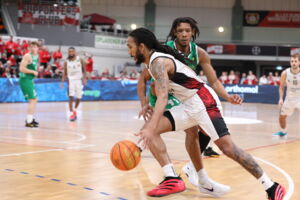 Im Hinspiel zog BAYER um Donte Nicholas gegen Koblenz den Kürzeren / Foto: Uwe Pulsfort