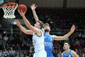 Colter Lasher war gegen Jena mit 11 Punkten Topscorer der Giants. Foto: Fleschenberg