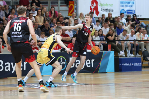 Zweiter: Lennart Litera und BAYER gehen als Tabellenzweiter in die ProB-Playoffs 2024 / Foto: Michael Fleschenberg