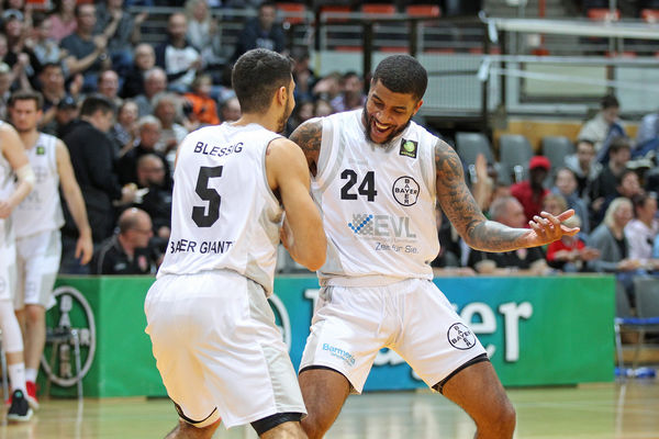 Ron Mvouika und Alexander Blessig stehen mit den Giants im Viertelfinale. Foto: Fleschenberg