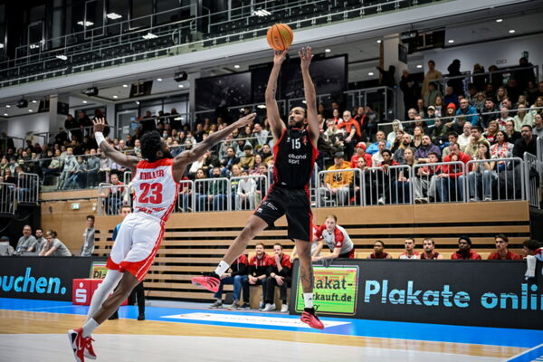 In Düsseldorf mussten Donte Nicholas und seine Kollegen die neunte Niederlage in Serie hinnehmen / Foto: Gero Müller-Laschet