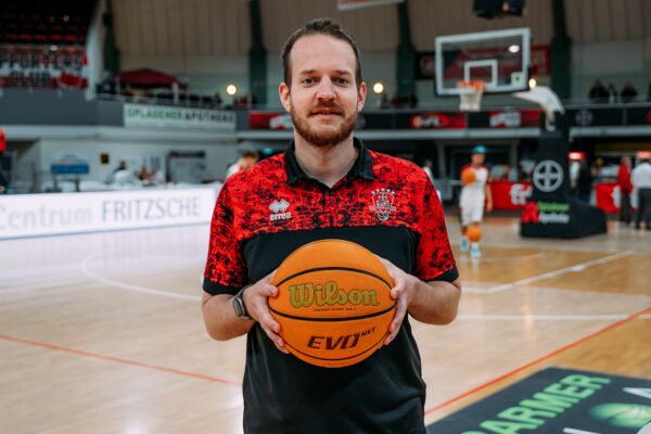 Ist jetzt Teil der Farbenstädter: Kevin Koch / Foto: Nils Althoff (NA)