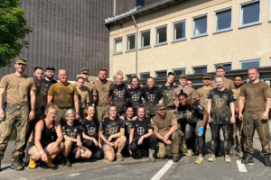 Die Handballelfen halfen bei Aufräumarbeiten in Leverkusen. Foto: Handballelfen