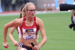 Sylvia Schulz läuft beim U20-Länderkampf in Berlin auf Platz 2 über 400 Meter Hürden. Foto: Heuser
