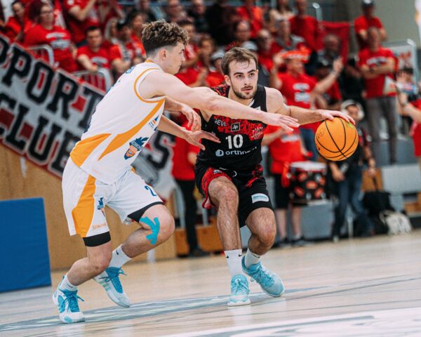 Sebastian Brach und die BAYER GIANTS stehen im Halbfinale der ProB-Playoffs / Foto: Nils Althoff (NA)