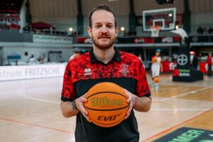 Ist jetzt Teil der Farbenstädter: Kevin Koch / Foto: Nils Althoff (NA) Ist jetzt Teil der Farbenstädter: Kevin Koch / Foto: Nils Althoff (NA)