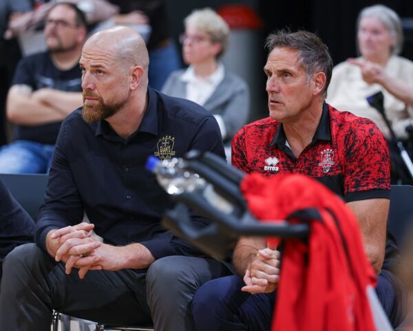 Geschäftsführer Axel Pleuger und Sportdirektor Hansi Gnad hoffen gegen Erfurt auf eine Reaktion ihrer Farben / Foto: Frank Fankhauser