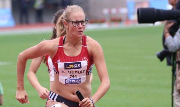Sylvia Schulz läuft beim U20-Länderkampf in Berlin auf Platz 2 über 400 Meter Hürden. Foto: Heuser