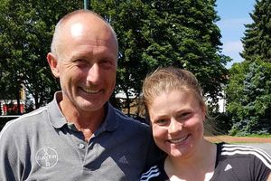 Dana Bergrath, hier mit Trainer Helge Zöllkau, hat die WM-Norm geknackt. Foto: Rau