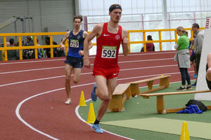 Jonathan Dahlke landete über 1.500 und 3.000 Meter souveräne Start-Ziel-Siege.