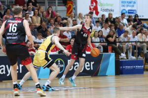 Zweiter: Lennart Litera und BAYER gehen als Tabellenzweiter in die ProB-Playoffs 2024 / Foto: Michael Fleschenberg