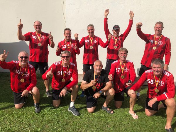 Die Faustball-Männer 55 wurden Deutscher Meister. Foto: Schmidt