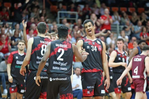 Gemeinsam wollen Trey McBride und Latrell Großkopf in München gewinnen / Foto: Michael Fleschenberg