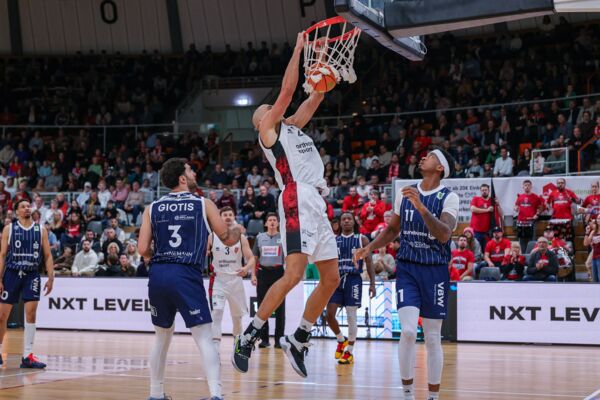 "Slamte" auch mehrfach gegen Bochum: Dennis Heinzmann / Foto: Frank Fankhauser