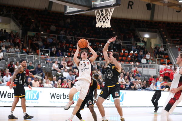 Stand für BAYER knapp 19 Minuten auf dem Parkett: Jug Bogdan / Foto: Uwe Pulsfort