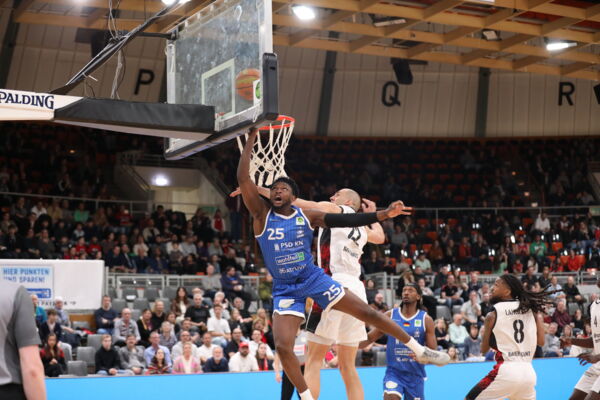 Dennis Heinzmann & Co. hatten gegen Karlsruhe das Nachsehen / Foto: Uwe Pulsfort