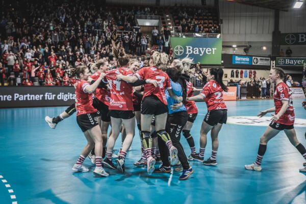 Großer Jubel nach einem großen Abend der Handball-Elfen. Foto: Dembinski