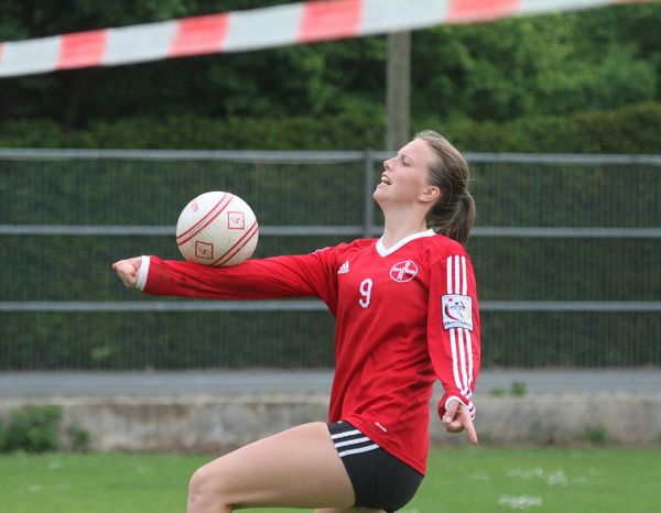 Marie Hodel im Einsatz. Foto: Spille / faustballbilder.de
