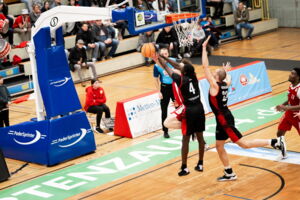 Einen tollen Teamerfolg feierten Lök Wur, Dennis Heinzmann und seine Kollegen / Foto:  Jumpshot Marketing