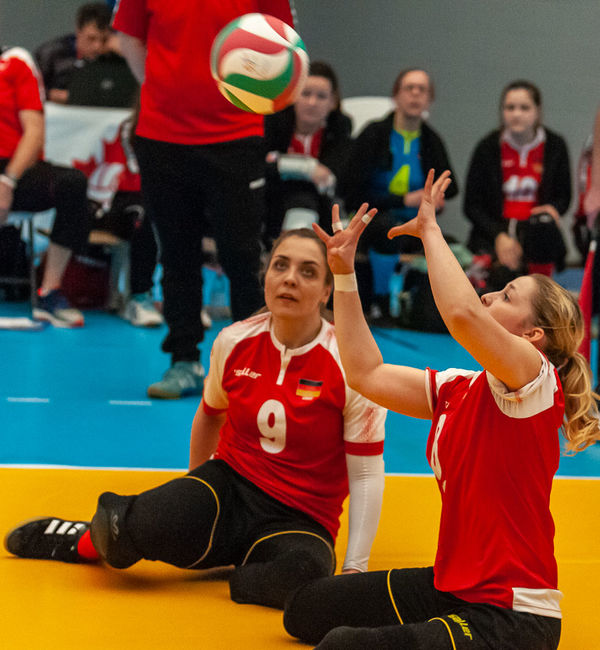 Die Paralympics 2020 finden ohne Sonja Scholten (links) und Ronja Schmölders statt. Foto: Uli Bleil (World Paravolley)
