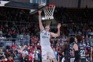 Müssen sich in Nürnberg strecken: Sören-Eyke Urbansky & seine Kollegen wollen endlich wieder gewinnen / Foto: Frank Fankhauser (@effefffoto)