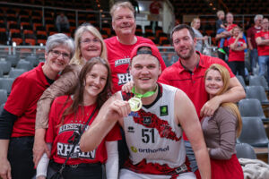 Gern gesehene Gäste in der Ostermann-Arena: Sören-Eyke Urbansky und seine Familie / Foto: Frank Fankhauser (@effefffoto)