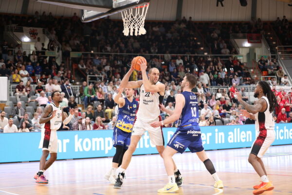 Schrammte mit seiner Mannschaft knapp am Sieg vorbei: Dennis Heinzmann / Foto: Uwe Pulsfort