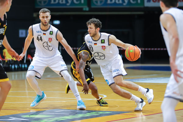 Haris Hujic (am Ball) war mit 25 Punkten der überragende GIANTS-Spieler. Foto: Fankhauser