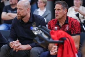 Geschäftsführer Axel Pleuger und Sportdirektor Hansi Gnad hoffen gegen Erfurt auf eine Reaktion ihrer Farben / Foto: Frank Fankhauser