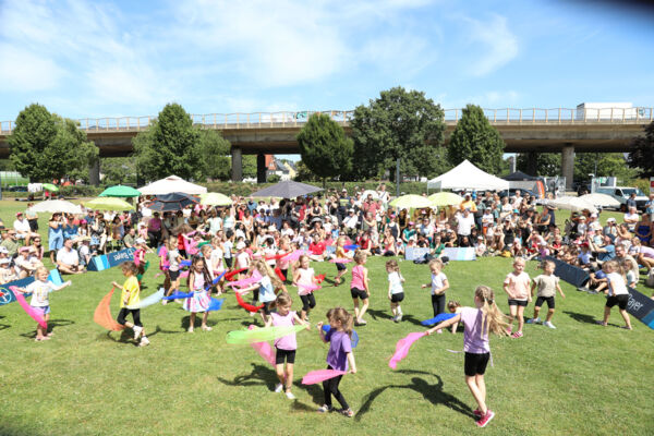 Sommerfest beim TSV: Strahlender Sonnenschein und strahlende Gesichter. Foto: Pulsfort