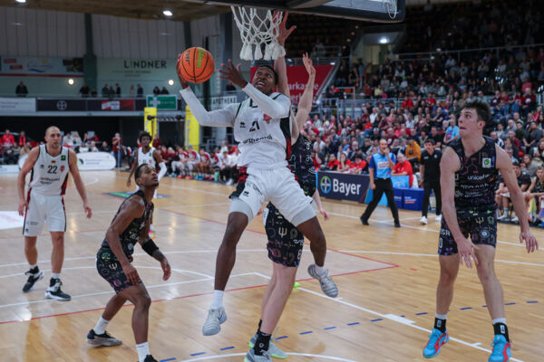 Scorte gegen Paderborn zweistellig, auch gegen Karlsruhe? John Williams Jr. / Foto: Frank Fankhauser