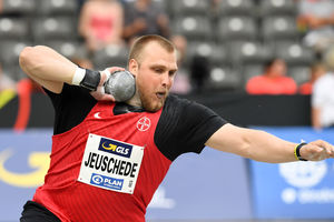 Jan Josef Jeuschede stößt die Kugel 18,77m weit. Foto: Chai