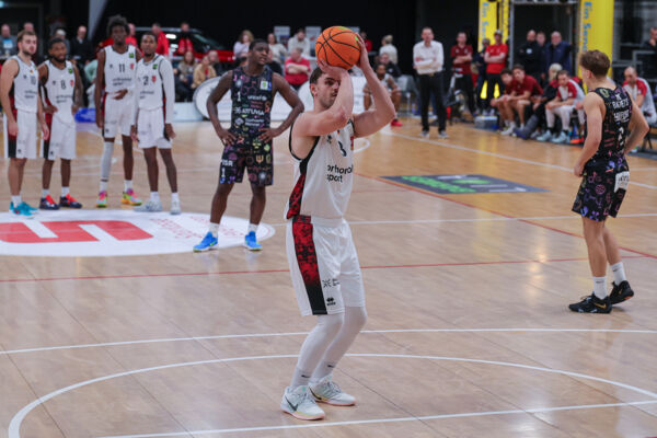 Ob es reicht? Ein Einsatz von Luca Kahl gegen Quakenbrück ist fraglich / Foto: Frank Fankhauser