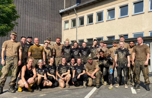 Die Handballelfen halfen bei Aufräumarbeiten in Leverkusen. Foto: Handballelfen